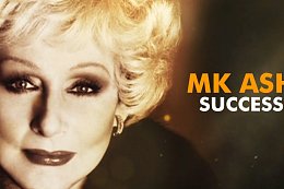 Mary Kay Ash věřila, že setkání každý týden kosmetické poradkyně povzbudí v jejich činnosti!